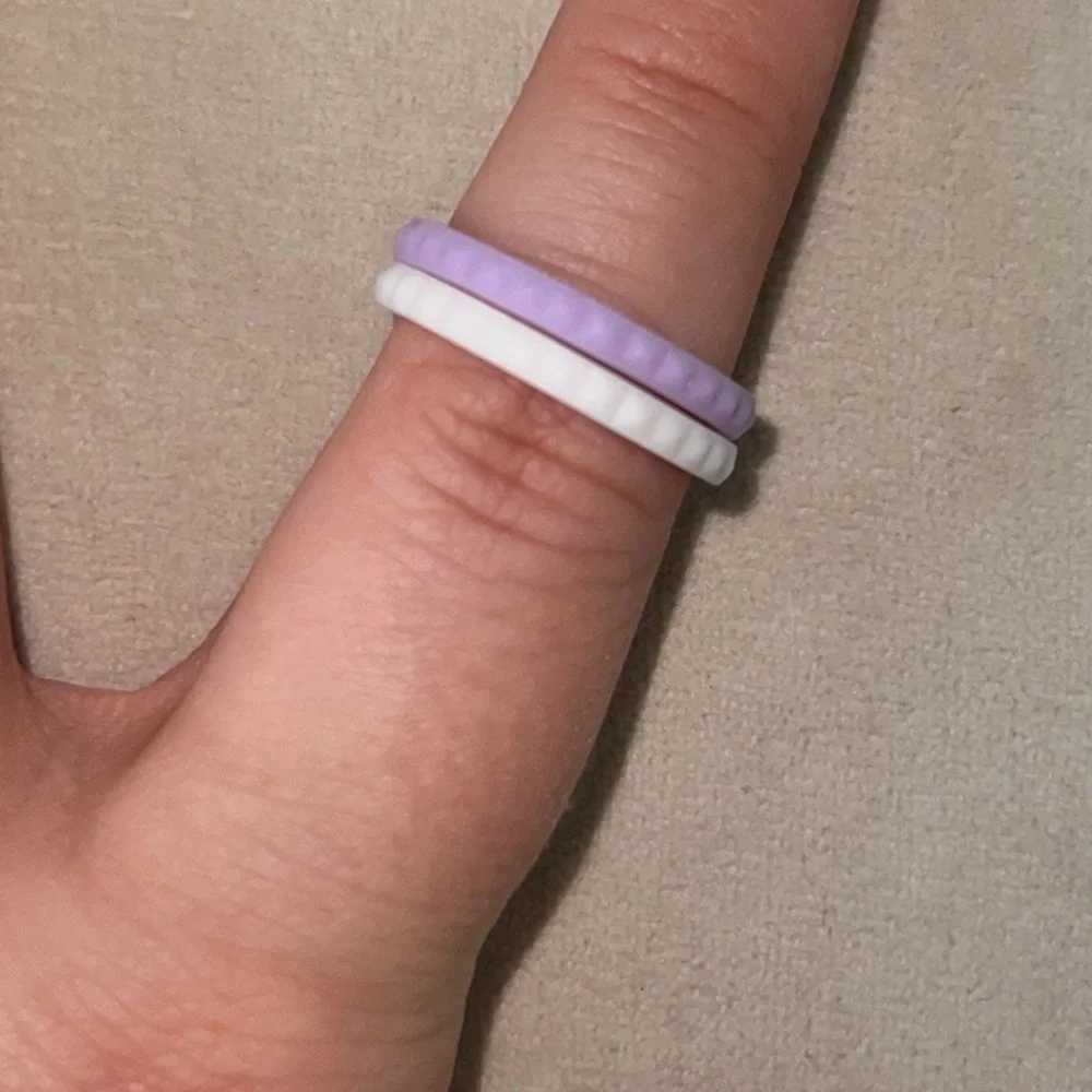 Enso Stackable Pyramid Silicone Ring - Picture 2 of 3